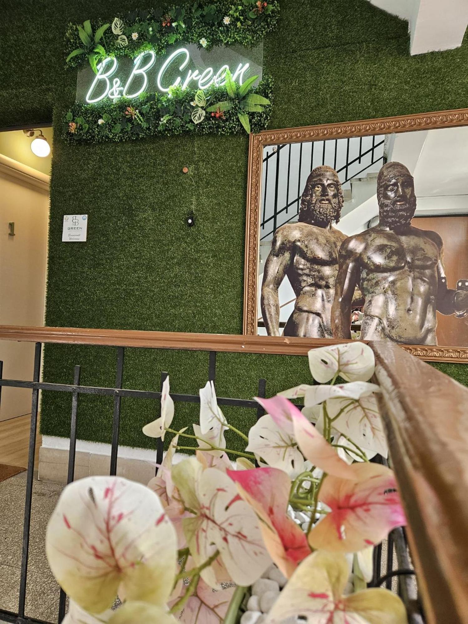 B&B Green Stazione Centrale E Centro レッジョ・ディ・カラブリア エクステリア 写真